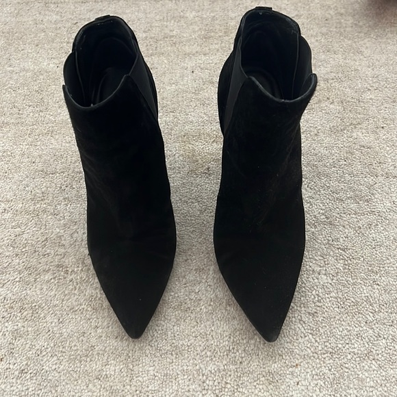 Shoes - stuart weitzman ankle boots 6